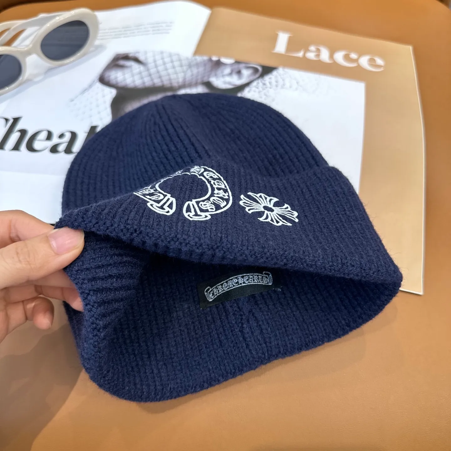 P70 🤍Chrome hearts new autumn and winter cross knitted hat🧶 One of the must-have hats in autumn and winter~ It really looks good on whoever wears it~, it is also a perfect match in black and white and gray in autumn~